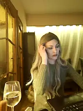 Snapshot of ShyGirlV chatting on 15, 12, 2025 ShyGirlV online show from 15, 12, 2025