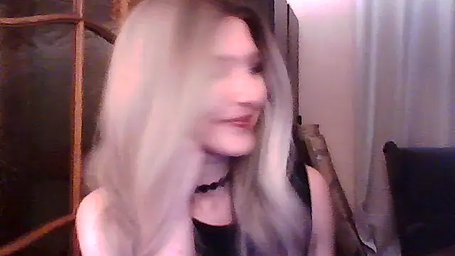 Snapshot of ShyGirlV chatting on 19, 12, 2025 ShyGirlV online show from 19, 12, 2025