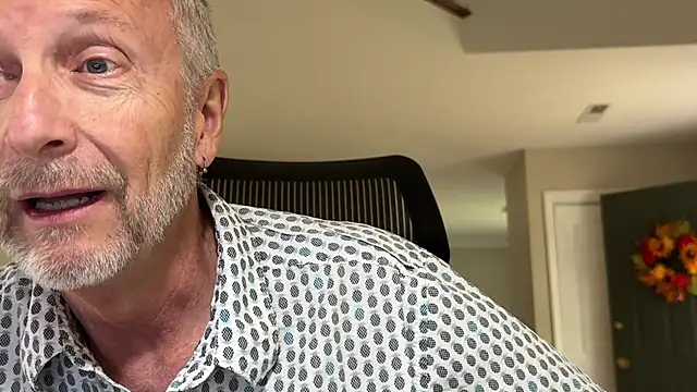 Snapshot of ApolloThrust chatting on 21, 10, 2025 ApolloThrust online show from 21, 10, 2025