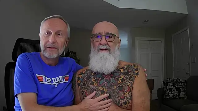 Snapshot of ApolloThrust chatting on 30, 10, 2025 ApolloThrust online show from 30, 10, 2025