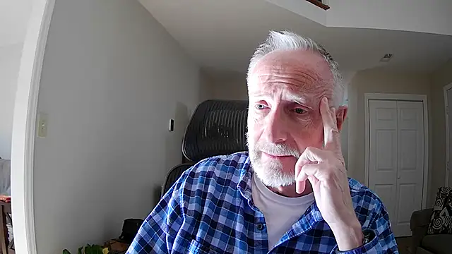 Snapshot of ApolloThrust chatting on 5, 11, 2025 ApolloThrust online show from 5, 11, 2025