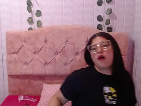 Melaniie Bonnet online show from 2, 10, 2025