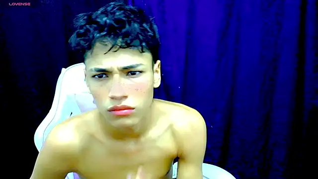 Snapshot of Im_david02 chatting on 12, 11, 2025 Im david02 online show from 12, 11, 2025