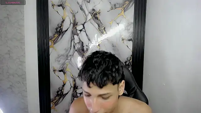 Snapshot of Im_david02 chatting on 2, 12, 2025 Im david02 online show from 2, 12, 2025