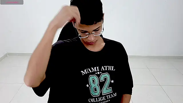 Im david02 online show from 14, 4, 2026