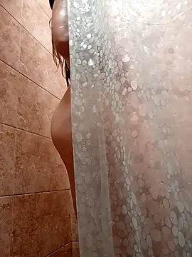 Snapshot of AlannadeLuna chatting on 16, 12, 2025 AlannadeLuna online show from 16, 12, 2025