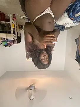 Snapshot of blackhipsyassy chatting on 21, 12, 2025 blackhipsyassy online show from 21, 12, 2025