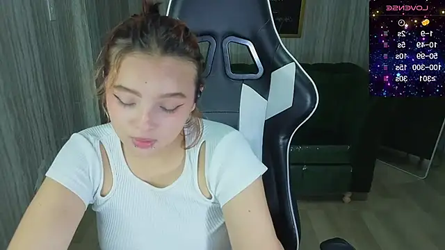 Snapshot of mia_foster_t chatting on 13, 11, 2025 mia foster t online show from 13, 11, 2025