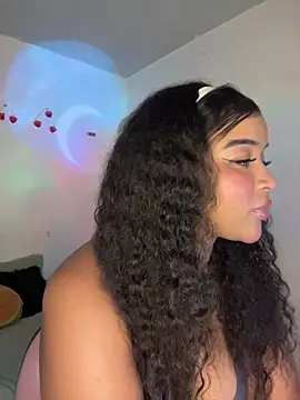 Snapshot of mitschellfox21 chatting on 8, 11, 2025 mitschellfox21 online show from 8, 11, 2025