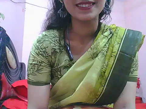 Snapshot of night_queeen7 chatting on 22, 10, 2025 night queeen7 online show from 22, 10, 2025