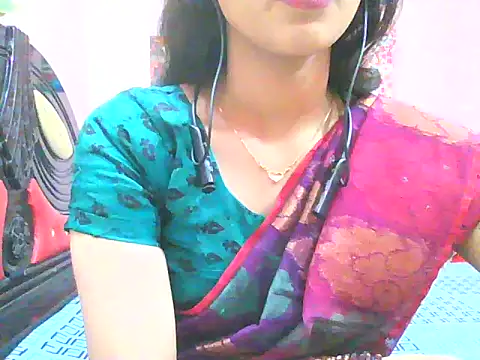 Snapshot of night_queeen7 chatting on 15, 11, 2025 night queeen7 online show from 15, 11, 2025