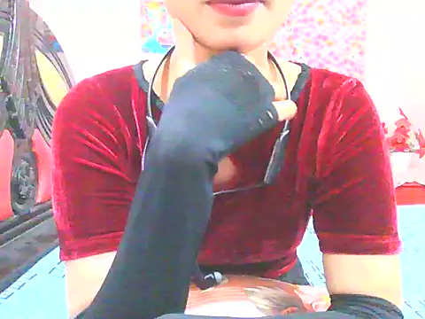 Snapshot of night_queeen7 chatting on 18, 11, 2025 night queeen7 online show from 18, 11, 2025