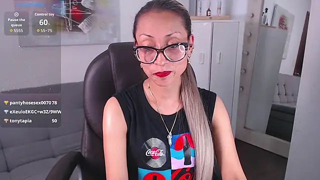 alexia james  online show from 17, 4, 2026