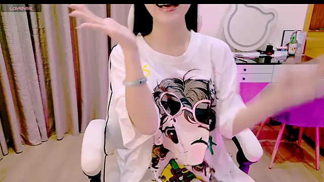  Aria Moonie online show from 2, 4, 2026