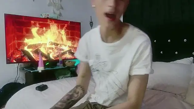 Snapshot of Tyler_cat chatting on 1, 11, 2025 Tyler cat online show from 1, 11, 2025