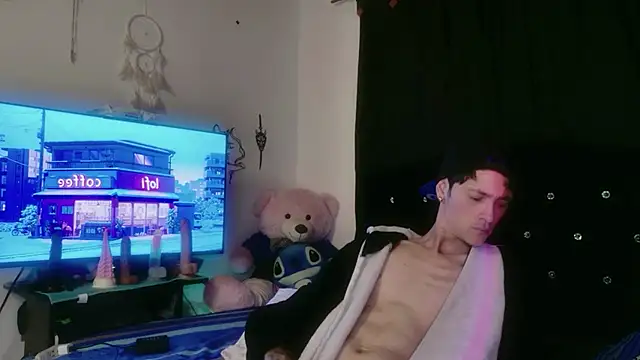 Snapshot of Tyler_cat chatting on 15, 12, 2025 Tyler cat online show from 15, 12, 2025