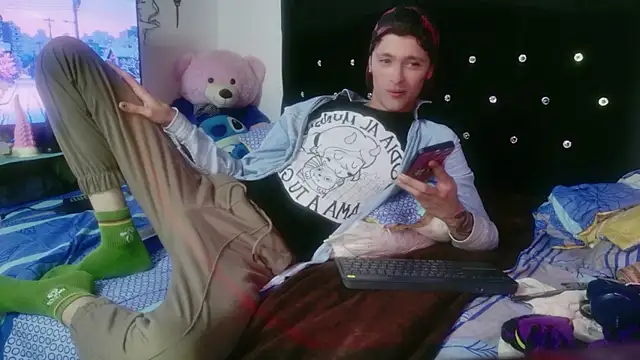 Snapshot of Tyler_cat chatting on 17, 12, 2025 Tyler cat online show from 17, 12, 2025