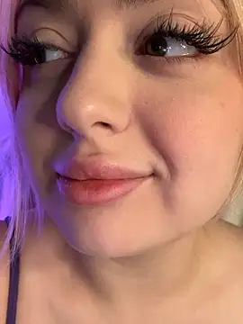 KellyMoors online show from 14, 4, 2026