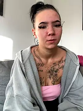 Snapshot of YoungZoexx chatting on 9, 10, 2025 YoungZoexx online show from 9, 10, 2025