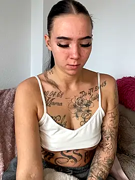 Snapshot of YoungZoexx chatting on 15, 10, 2025 YoungZoexx online show from 15, 10, 2025