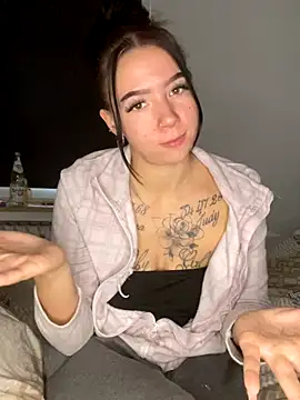 Snapshot of YoungZoexx chatting on 2, 12, 2025 YoungZoexx online show from 2, 12, 2025