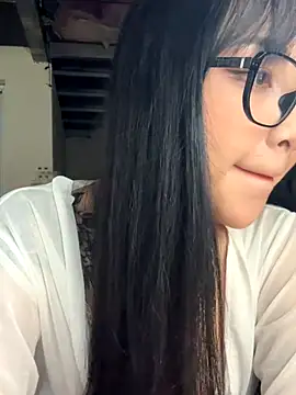 Snapshot of Linh5790 chatting on 8, 10, 2025 Linh5790 online show from 8, 10, 2025