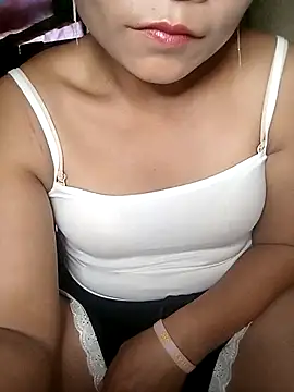 Snapshot of maybaby- chatting on 4, 10, 2025 maybaby- online show from 4, 10, 2025