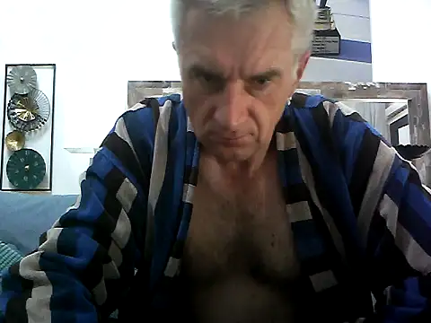 Snapshot of Vintermelon2 chatting on 3, 10, 2025 Vintermelon2 online show from 3, 10, 2025