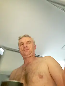 Snapshot of Vintermelon2 chatting on 5, 10, 2025 Vintermelon2 online show from 5, 10, 2025