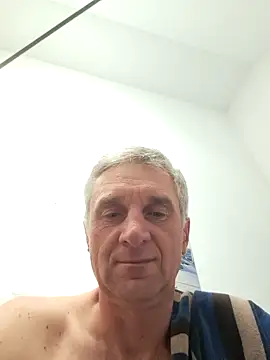 Snapshot of Vintermelon2 chatting on 18, 10, 2025 Vintermelon2 online show from 18, 10, 2025