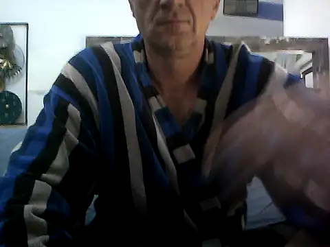 Snapshot of Vintermelon2 chatting on 27, 10, 2025 Vintermelon2 online show from 27, 10, 2025