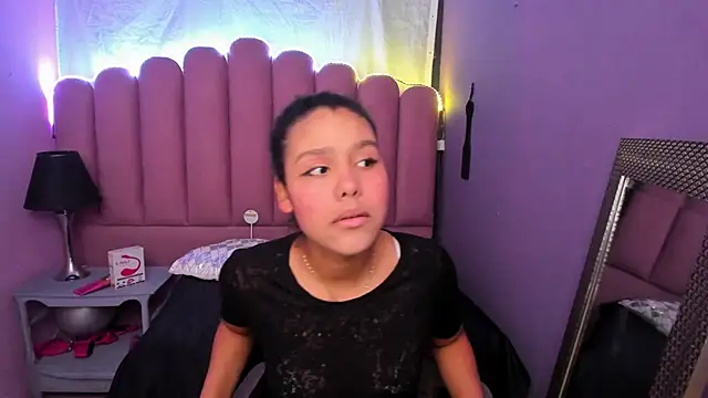 AriaVega online show from 7, 11, 2025