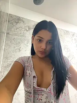 Snapshot of Lunahanzee chatting on 4, 11, 2025 Lunahanzee online show from 4, 11, 2025