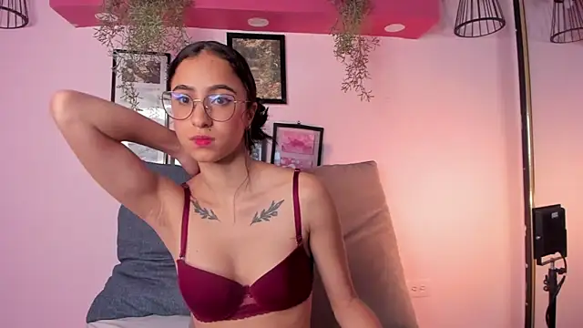 Snapshot of Alana_Martinez_ chatting on 20, 12, 2025 Alana Martinez online show from 20, 12, 2025