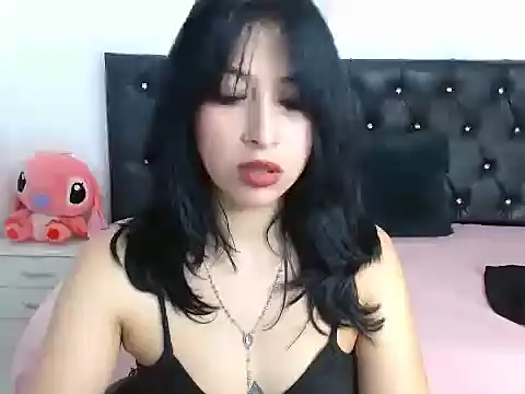 Snapshot of annyrusso chatting on 15, 12, 2025 annyrusso online show from 15, 12, 2025