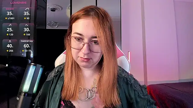 MissNyrra online show from 11, 10, 2025