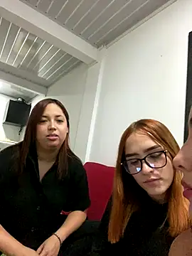 Snapshot of naho_val chatting on 12, 10, 2025 naho val online show from 12, 10, 2025