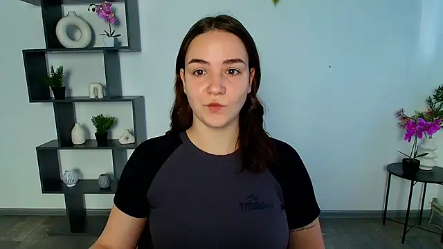 Snapshot of OliviaMontgommery chatting on 26, 11, 2025 OliviaMontgommery online show from 26, 11, 2025