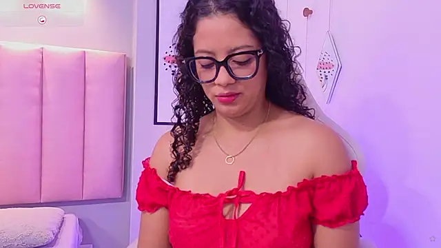 CamilaLevy online show from 15, 4, 2026