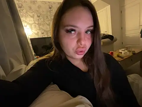 Snapshot of EllaStarrxxx chatting on 12, 11, 2025 EllaStarrxxx online show from 12, 11, 2025