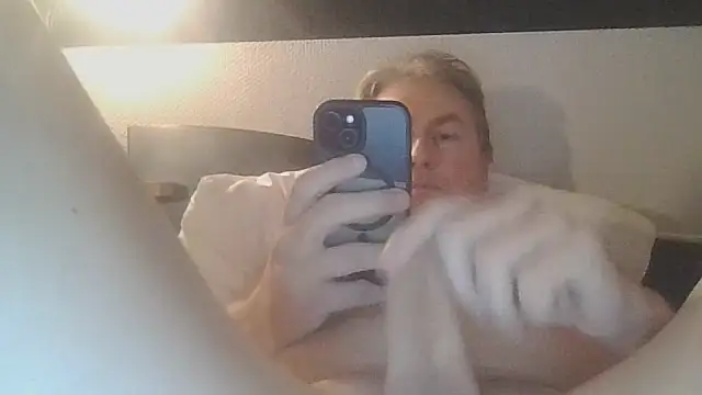 Snapshot of Sklavekay chatting on 16, 12, 2025 Sklavekay online show from 16, 12, 2025