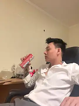 Snapshot of latava chatting on 9, 10, 2025 latava online show from 9, 10, 2025