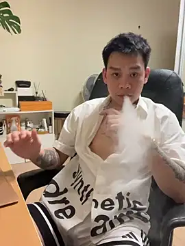 Snapshot of latava chatting on 7, 11, 2025 latava online show from 7, 11, 2025