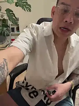 Snapshot of latava chatting on 5, 12, 2025 latava online show from 5, 12, 2025