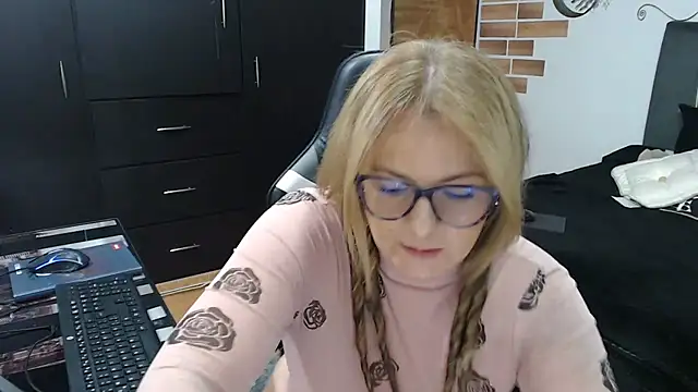 perlagoloza05 online show from 8, 2, 2026