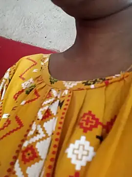 Snapshot of Hotty-romi3 chatting on 8, 10, 2025 Hotty-romi3 online show from 8, 10, 2025