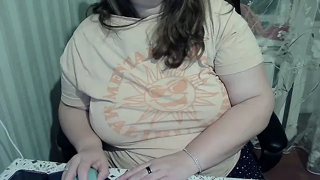 Snapshot of HarmonyKarera chatting on 6, 10, 2025 HarmonyKarera online show from 6, 10, 2025