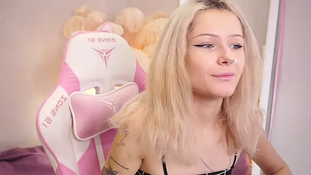 Snapshot of Celeste_eyes0n chatting on 18, 10, 2025 Celeste eyes0n online show from 18, 10, 2025