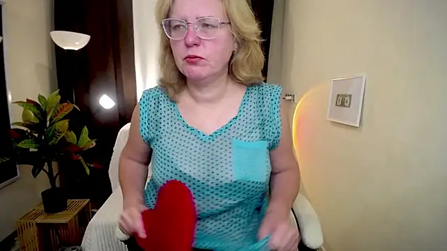 VestaWoody online show from 8, 10, 2025