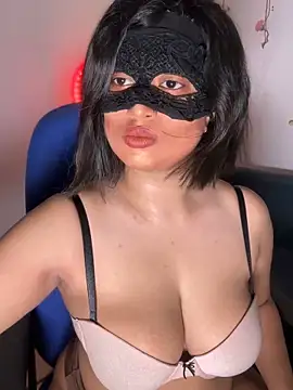Snapshot of elza_laana chatting on 14, 10, 2025 elza laana online show from 14, 10, 2025